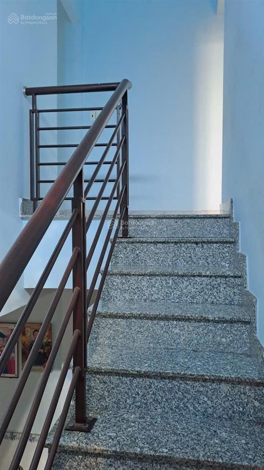 Bán nhà gia đình ở cạnh chợ nhỏ lê văn việt