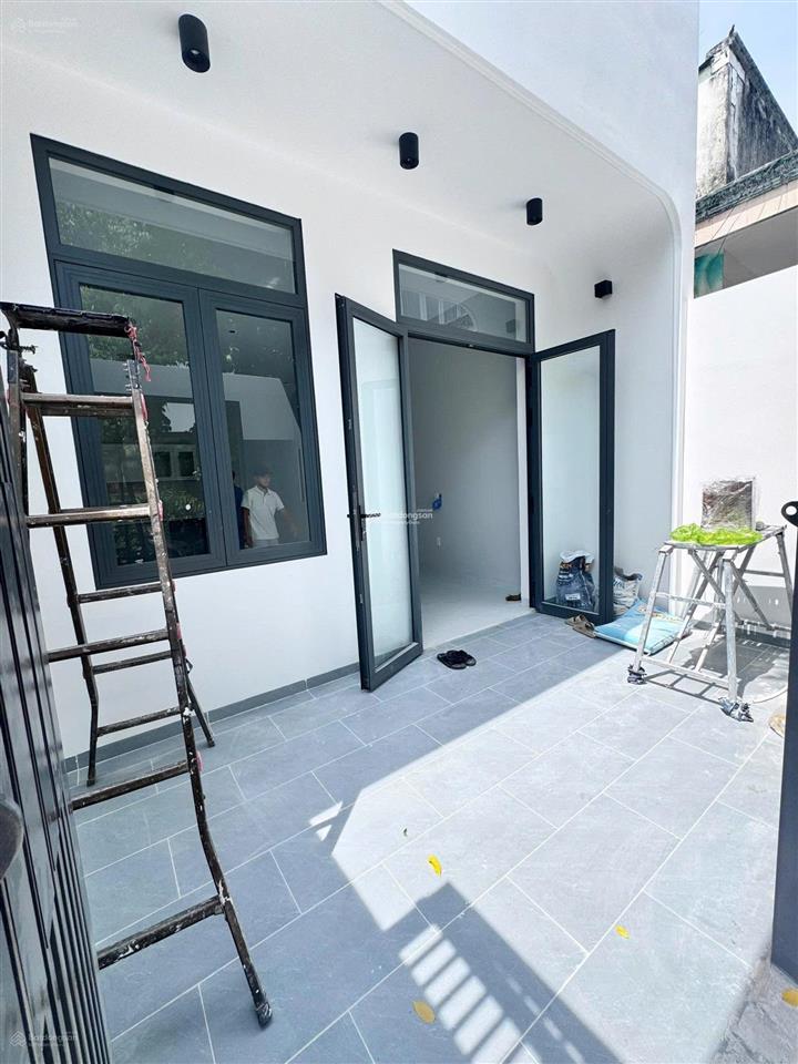 Bán nhà cạnh vincom lê văn việt