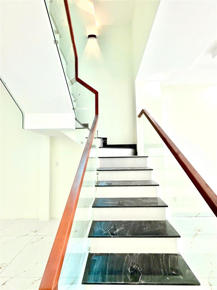 Bán gấp nhà xây mới 100% hoa hồng 3%