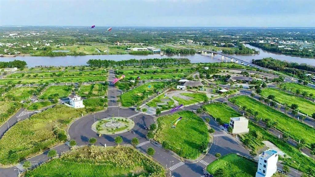 Chính chủ cần bán lô d1.16 , diện tích 80m2, đường n6 20m, view vườn hoa , sổ đỏ sẵn.