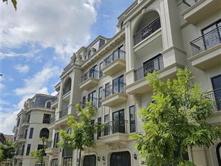 Chuyển nhượng căn góc đối diện công viên xây 5 tầng 80 hạ lý giá tốt