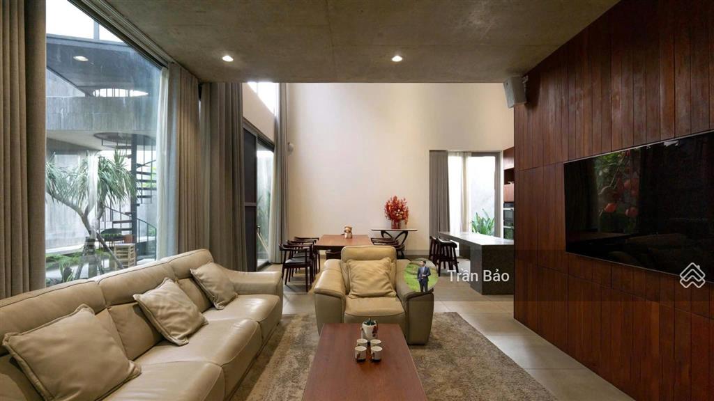 Hàng kín chưa có trên thị trường. góc 2mt khu compound đường trần não. 12x16m cn 162m. giá 55 tỷ