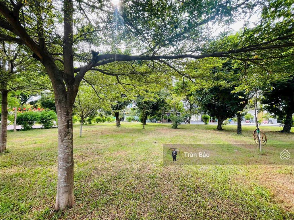 Rẻ nhất. khuôn biệt thự mt ngay công viên cao đức lân, an phú, q2. 10x20 cn 200m. giá chỉ 45 tỷ