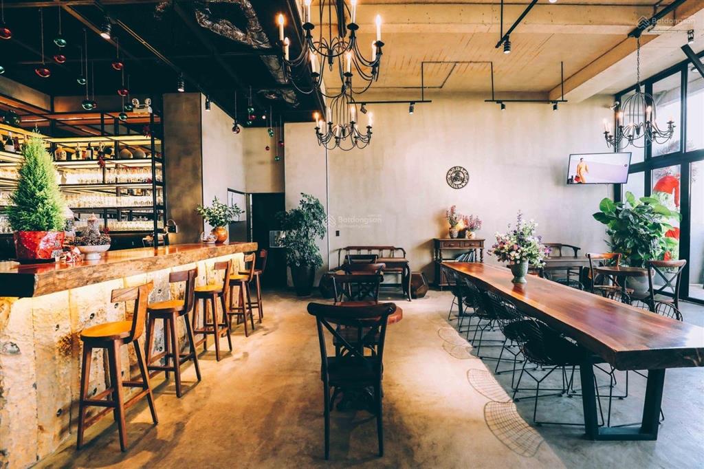 Biệt thự khách sạn mới, kiến trúc châu âu, gần dinh 3 bảo đại, view đẹp toàn cảnh, vị trí độc tôn