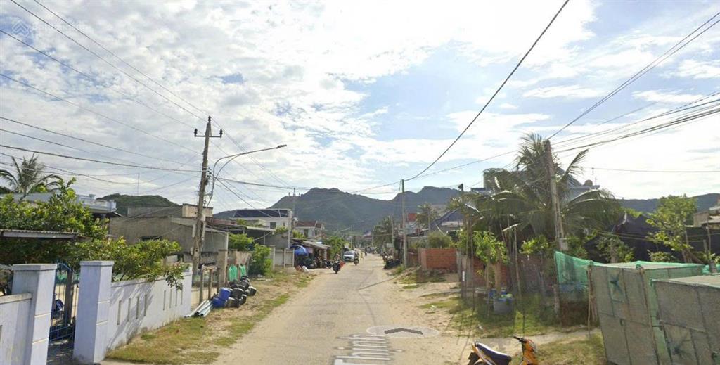 Bán đất mặt đường trục chính tdp từ nham, sông cầu phú yên, kinh doanh tốt. cách biển 50m đi bộ