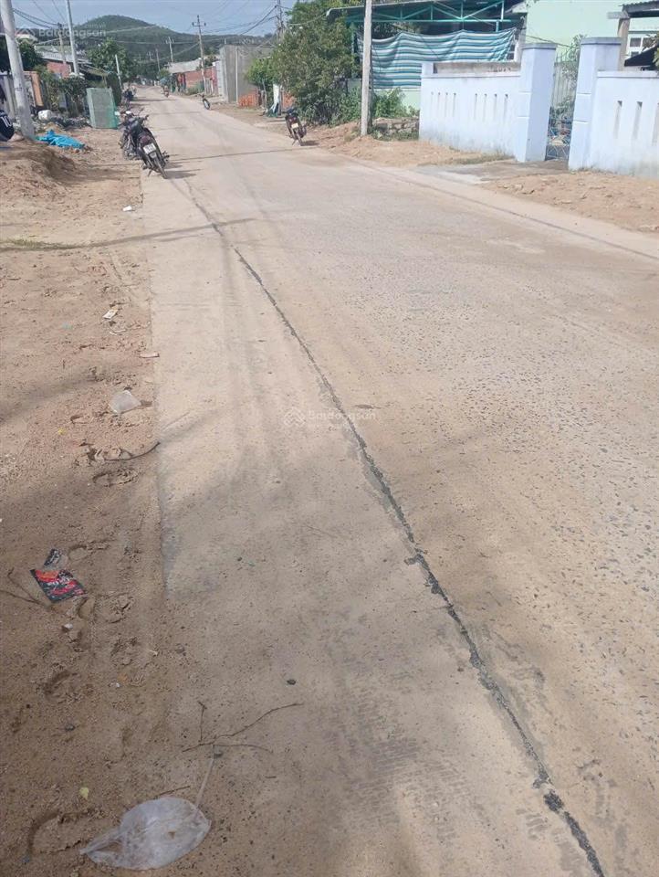 Bán đất mặt đường trục chính tdp từ nham, sông cầu phú yên, kinh doanh tốt. cách biển 50m đi bộ