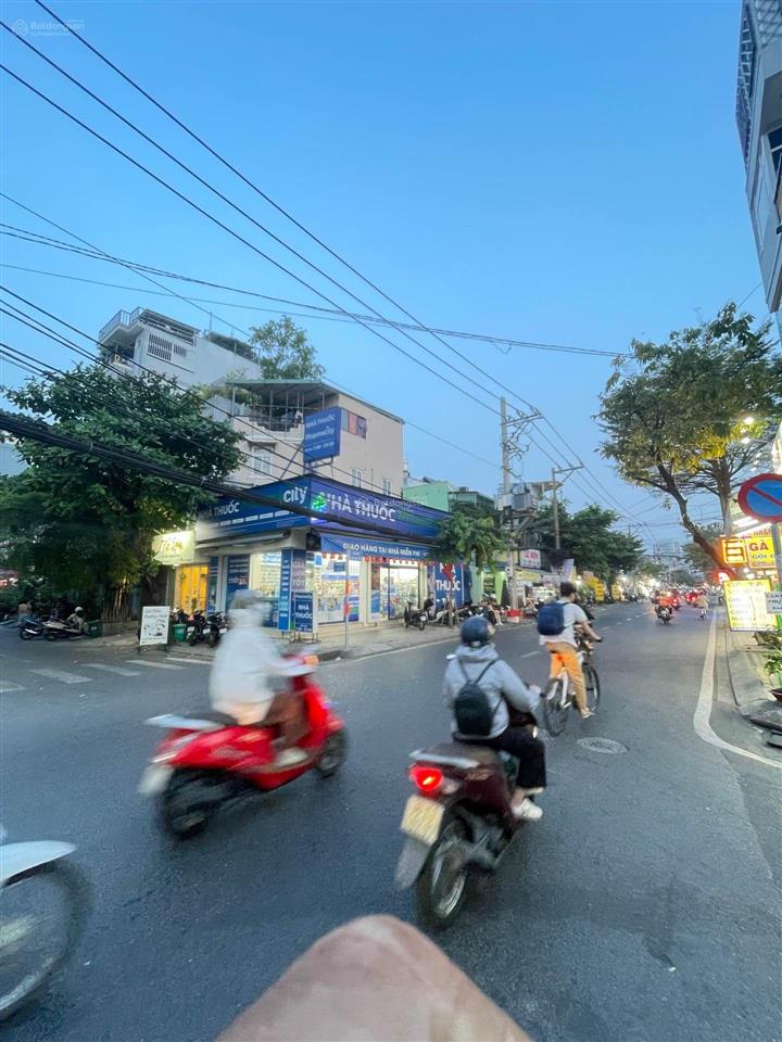 Quận 7  mặt tiền đường số  4 tầng cạnh lâm văn bền quận 7.