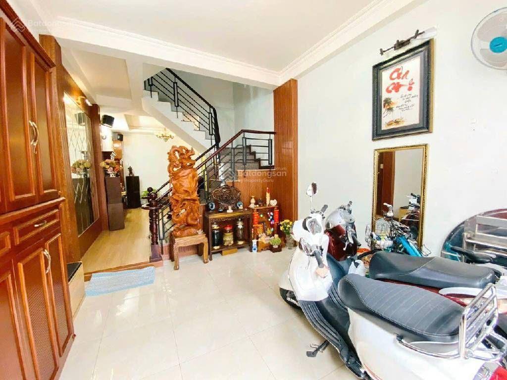 Nhà phố hiện đại 4 tầng mới đẹp ở ngay  đang cho thuê 16 triệu/ tháng  52m2  chỉ 8.1 tỷ