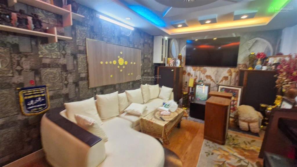 Bán gấp nhà phố 5 tầng kdc vip  sát phú mỹ hưng  chỉ 8 tỷ (nhỏ xíu)