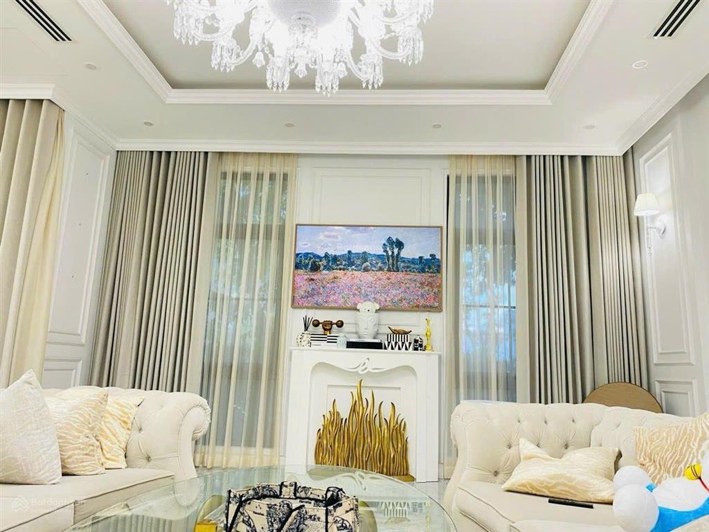 Nhiều căn biệt thự vị trí đẹp,chính chủ gửi bán sẵn sổ, tài sản giá trị cao chờ đón, 518m2420tỷ