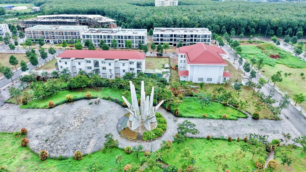 Đất nền kđt ân phú đối diện công viên  lk5