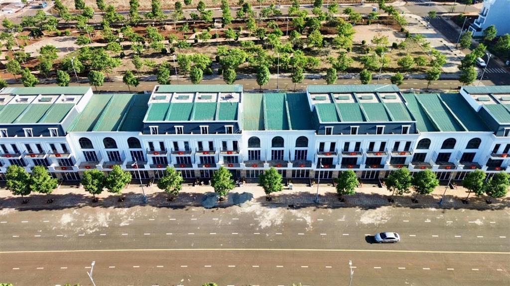 Bán nhà kđt ân phú mặt tiền đường 32m