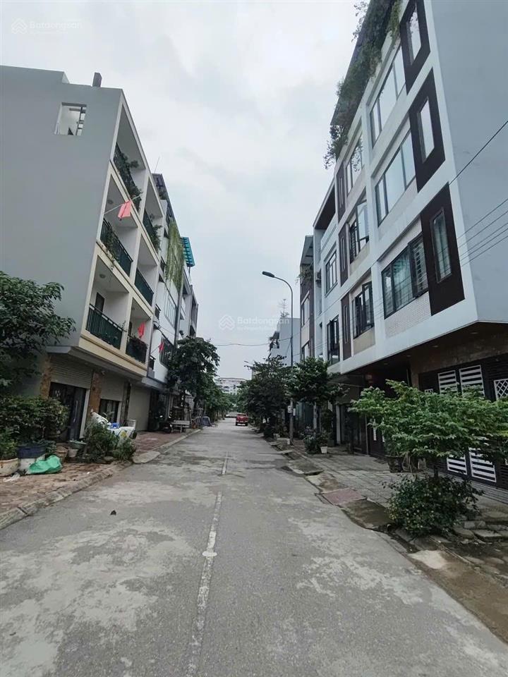 Bán đất tđc nguyễn mậu tài, trâu quỳ, gia lâm, dt 55m, mt 4,2m, ô tô tránh, vỉa hè, giá 11,x tỷ.