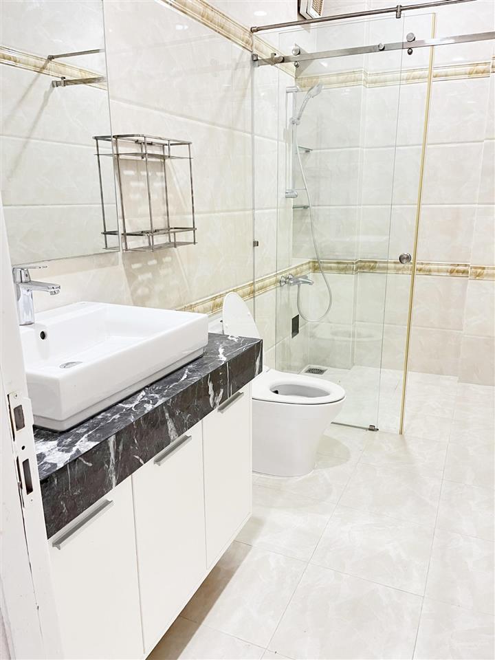 Cho thuê nhà đẹp gần aeon bình tân 5x20m 3 lầu 4pn 5wc có máy lạnh, nhà đẹp vị trí đẹp