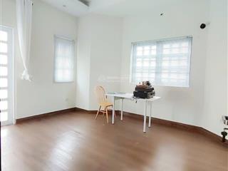 Cho thuê biệt thự 6pn 6wc có nội thất, máy lạnh đầy đủ, vị trí đẹp đi bộ 50m qua aeon mall bình tân