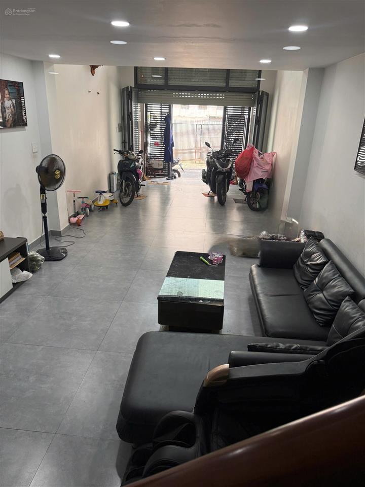 Ngay kênh tân hoá trịnh đình trọng, 5tầng st, thang máy, 90m2 n.4,2m vuông nở hậu, đường 8m thông