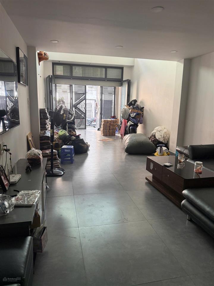 Ngay kênh tân hoá trịnh đình trọng, 5tầng st, thang máy, 90m2 n.4,2m vuông nở hậu, đường 8m thông