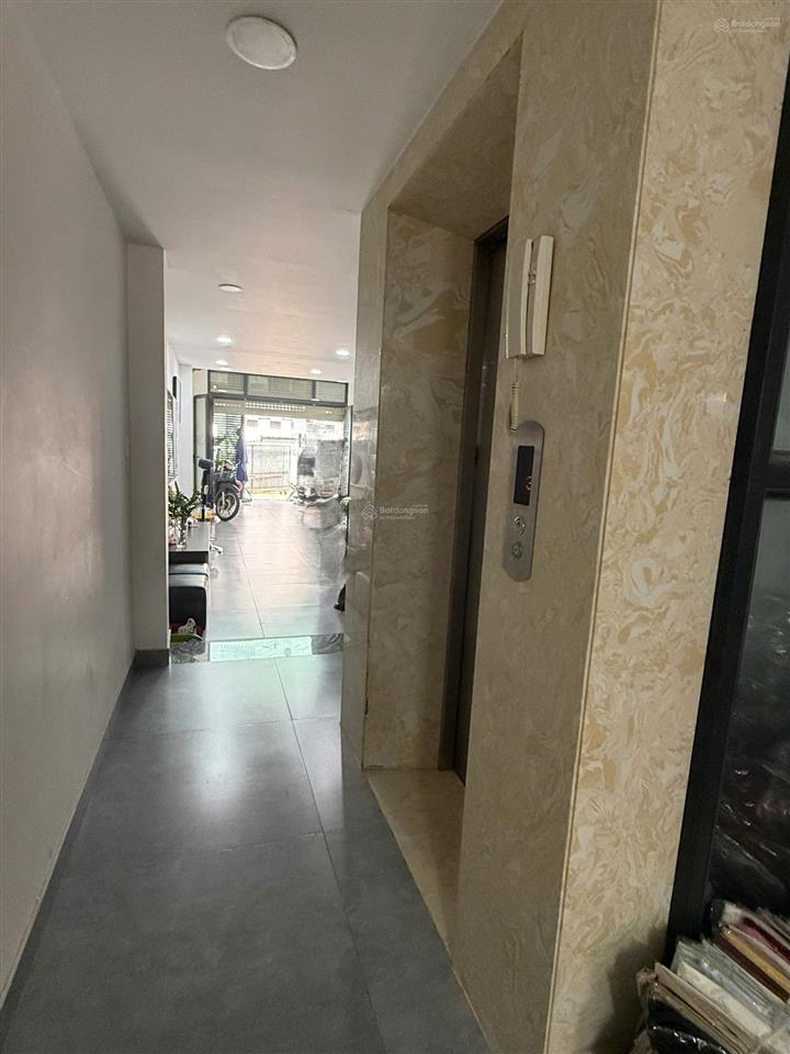 Ngay kênh tân hoá trịnh đình trọng, 5tầng st, thang máy, 90m2 n.4,2m vuông nở hậu, đường 8m thông