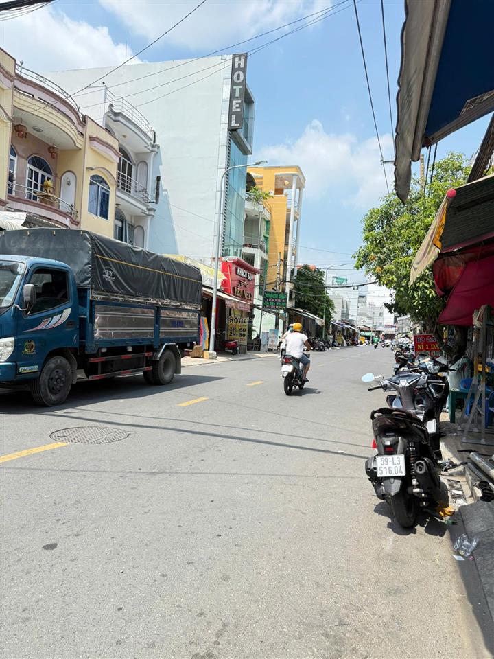 Mặt tiền hẻm, trệt 2 lầu, 4x20m, ngay đại học công thương, q. tân phú. hơn 8 tỷ đồng