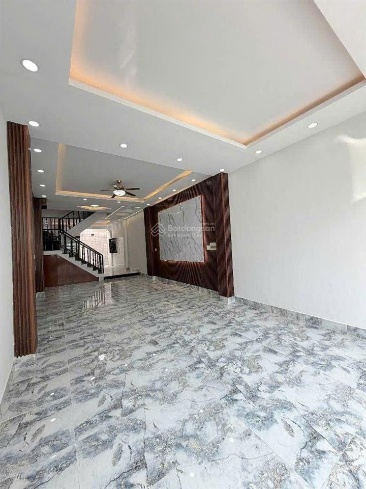 Giáp tân phú , q.6, 5tầng btct 78m2 ngang 4,5m, hxh 7m thẳng trục, hđt 20tr/th