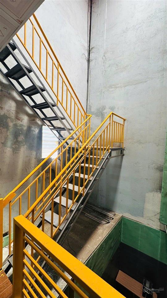 Kho xưởng q. bình tân, 3 tầng 160m² ngang 8.5m, đường thông xe tải