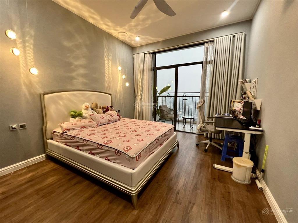 Cần bán rất gấp căn penthouse duplex lâm viên complex,191.76m ban công đn view thành phố rất thoáng