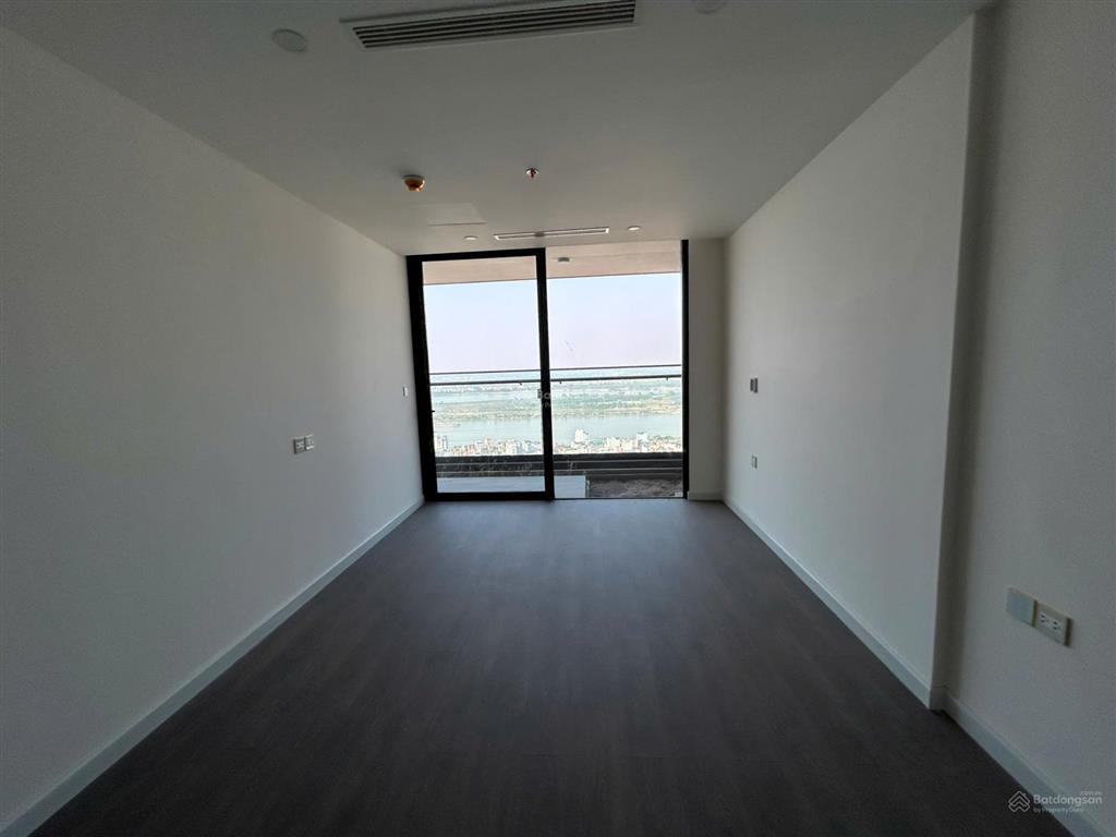 Bán căn đập thông sunshine golden river 280m tầng trung view sông hồng & cầu nhật tân