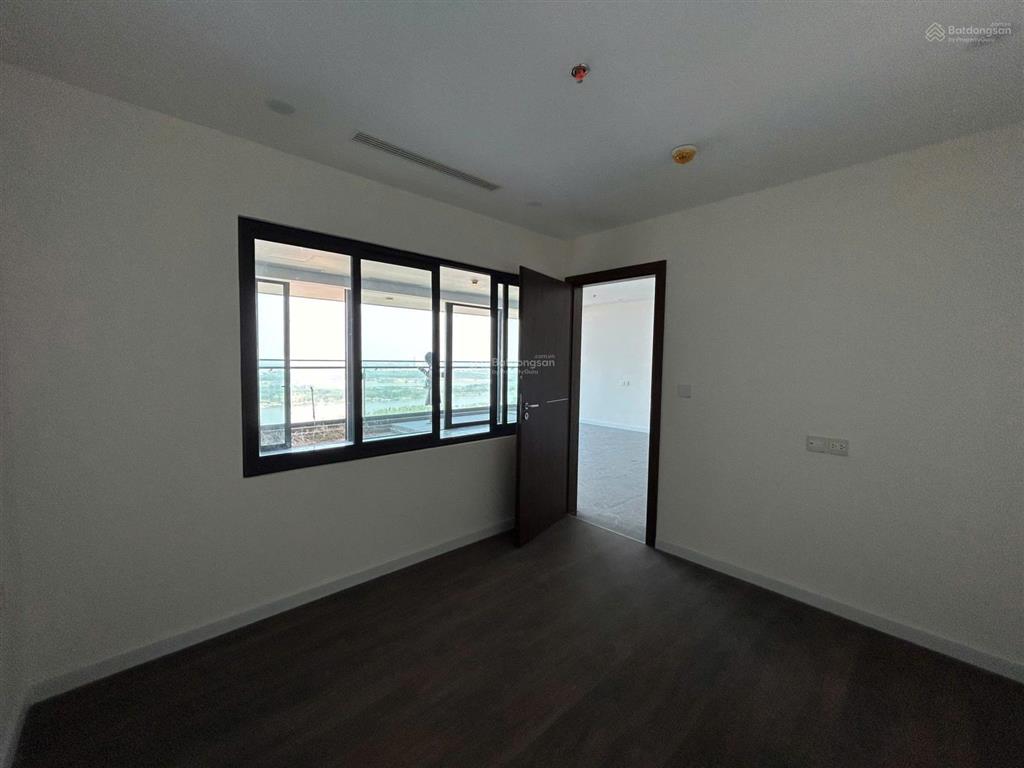 Bán căn đập thông sunshine golden river 280m tầng trung view sông hồng & cầu nhật tân