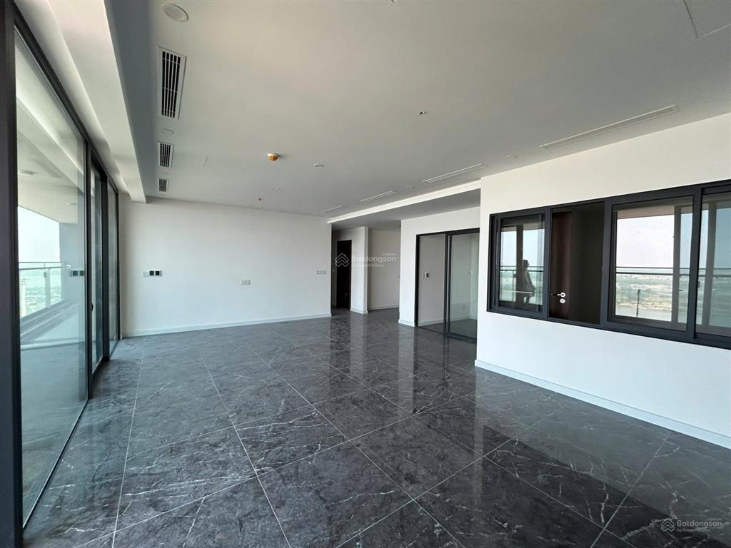 Bán căn đập thông sunshine golden river 280m tầng trung view sông hồng & cầu nhật tân