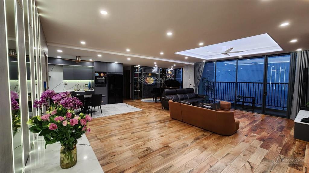 Chỉ 10 tỷ sở hữu căn hộ 4pn 141m golden palace, tầng trung view svđ mỹ đình, có slot oto