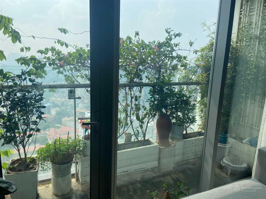 Cần bán rất gấp căn hộ thăng long n01 tầng trung 162m2 view hồ cực thoáng, full nội thất giá 14 tỷ