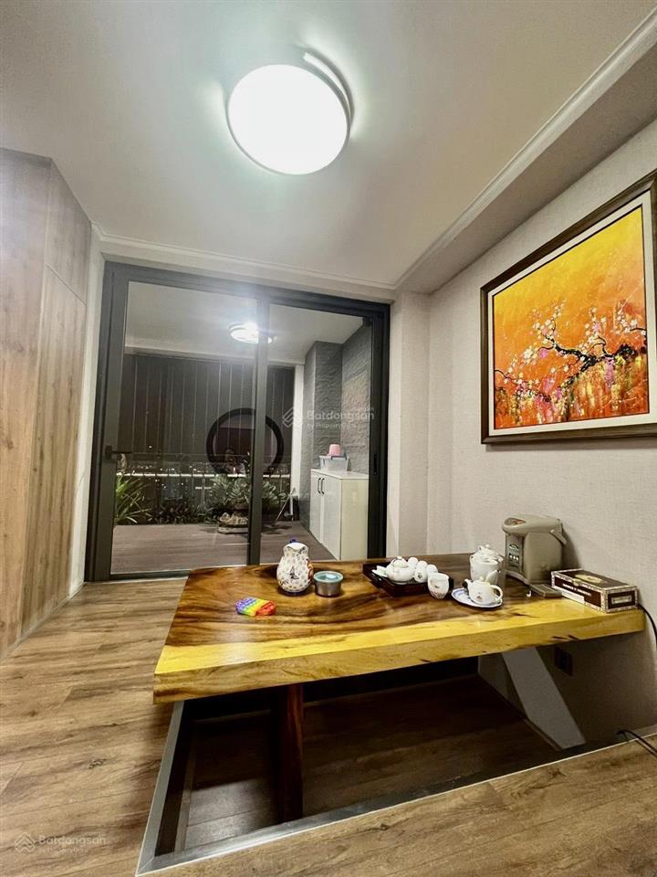 (hiếm) chủ nhà cần bán gấp căn penthouse duplex 360m full nội thất cao cấp, view trực diện hồ tây