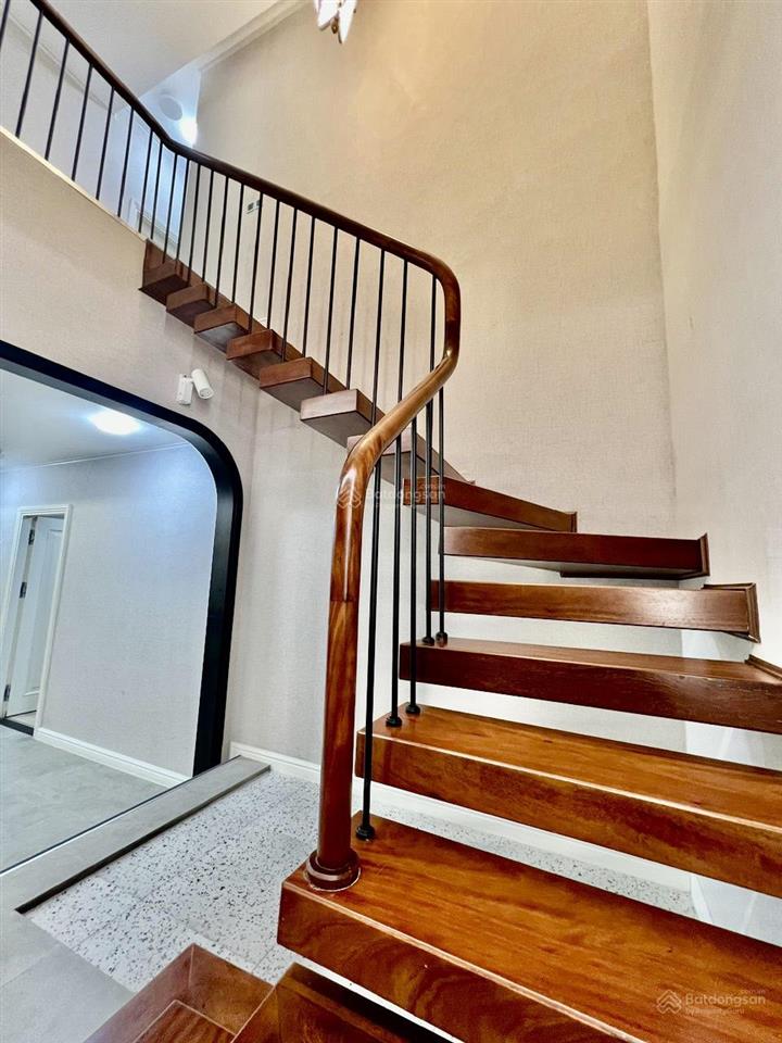 (hiếm) chủ nhà cần bán gấp căn penthouse duplex 360m full nội thất cao cấp, view trực diện hồ tây
