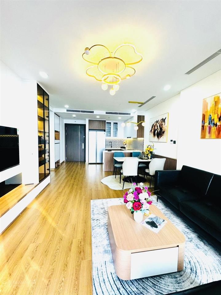 Bán gấp ch 2pn  71m2 cc the gloria by silk nguyên hồng tầng trung view hồ thành công giá 7,9 tỷ