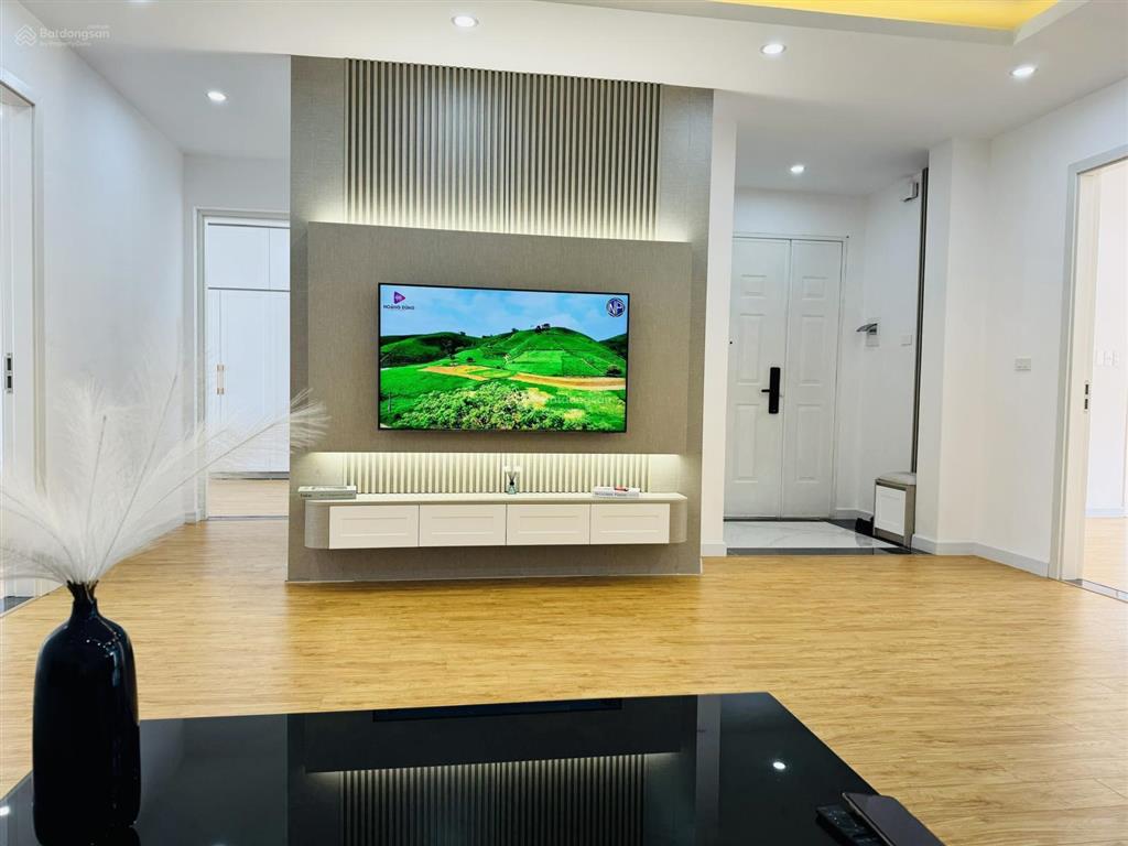 Chủ nhà cần bán gấp căn hộ 4pn sudico sông đà 172m2 tầng đẹp, ban công đn full nội thất