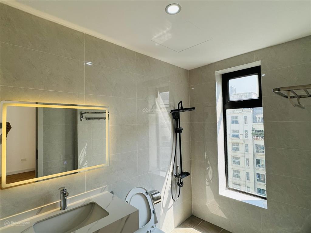 Chủ nhà cần bán gấp căn hộ 4pn sudico sông đà 172m2 tầng đẹp, ban công đn full nội thất