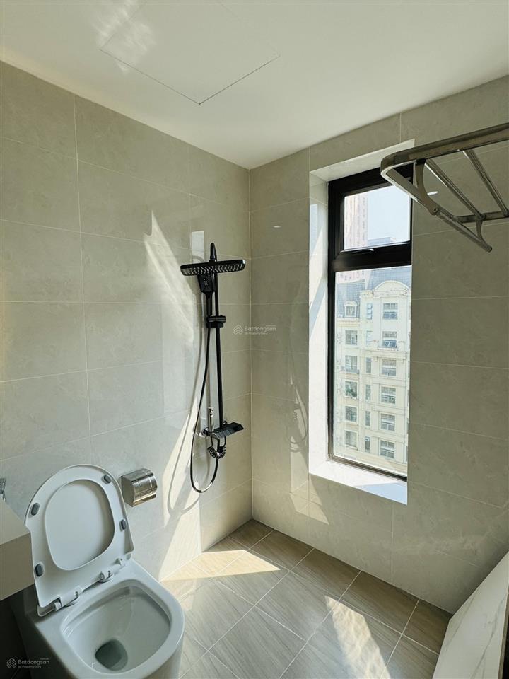 Chủ nhà cần bán gấp căn hộ 4pn sudico sông đà 172m2 tầng đẹp, ban công đn full nội thất
