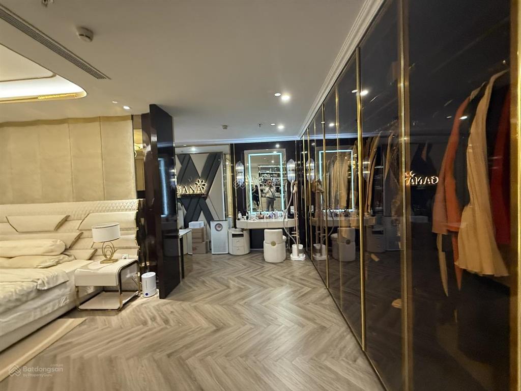 Bán gấp căn duplex starlake tây hồ 250 m2  4pn 4vs view khu biệt thự nội thất cao cấp giá 40 tỷ