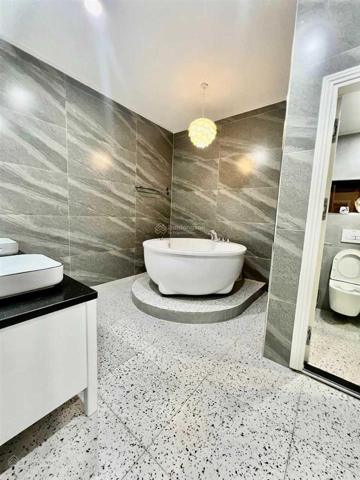 Cần chuyển nhà, bán gấp căn hộ cc starlake tây hồ tầng trung ban công đn 110m², 3pn giá 16,5 tỷ