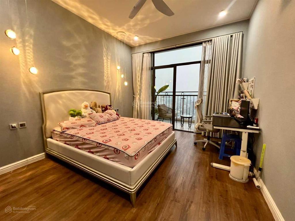 Cần chuyển nhà, bán gấp căn hộ cc starlake tây hồ tầng trung ban công đn 110m², 3pn giá 16,5 tỷ
