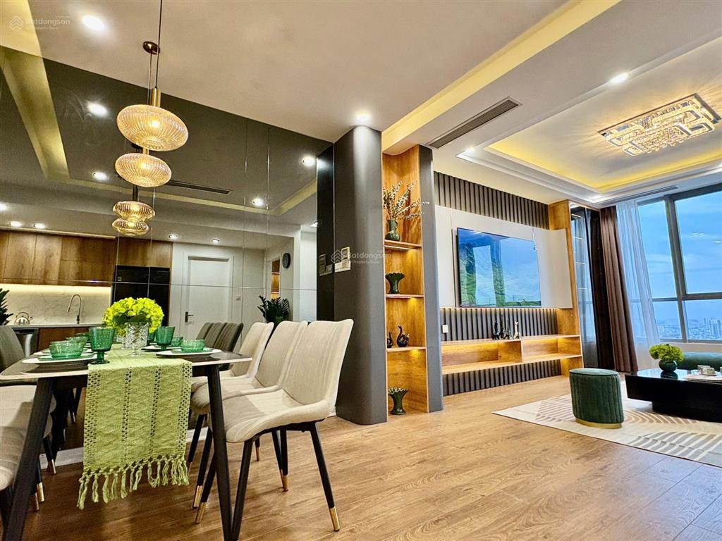 Bán gấp ch 3n view hồ thăng long number one dt 119m full nt hướng đn giá 75tr/m sđcc tầng trung