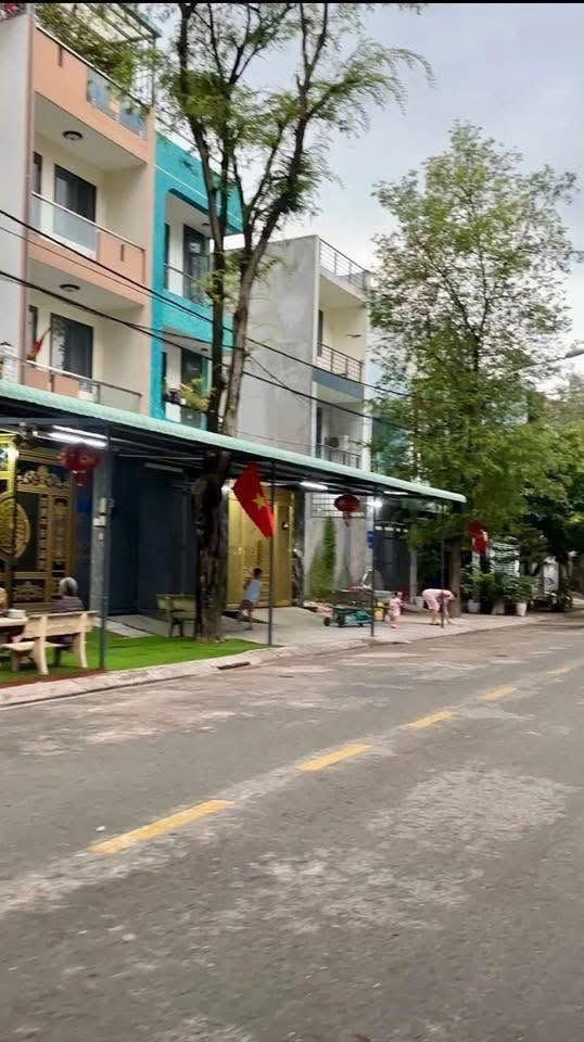 Bán nhà mặt tiền đường 20mét đường số 4 giao võ văn vân sổ hoàn công