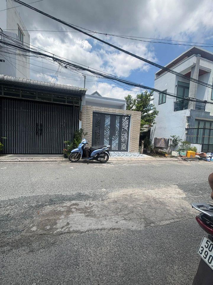 Bán nhà ngay chợ xuân thới thượng xâ bà điểm đường phan văn hơn. sổ hồng hoàn công