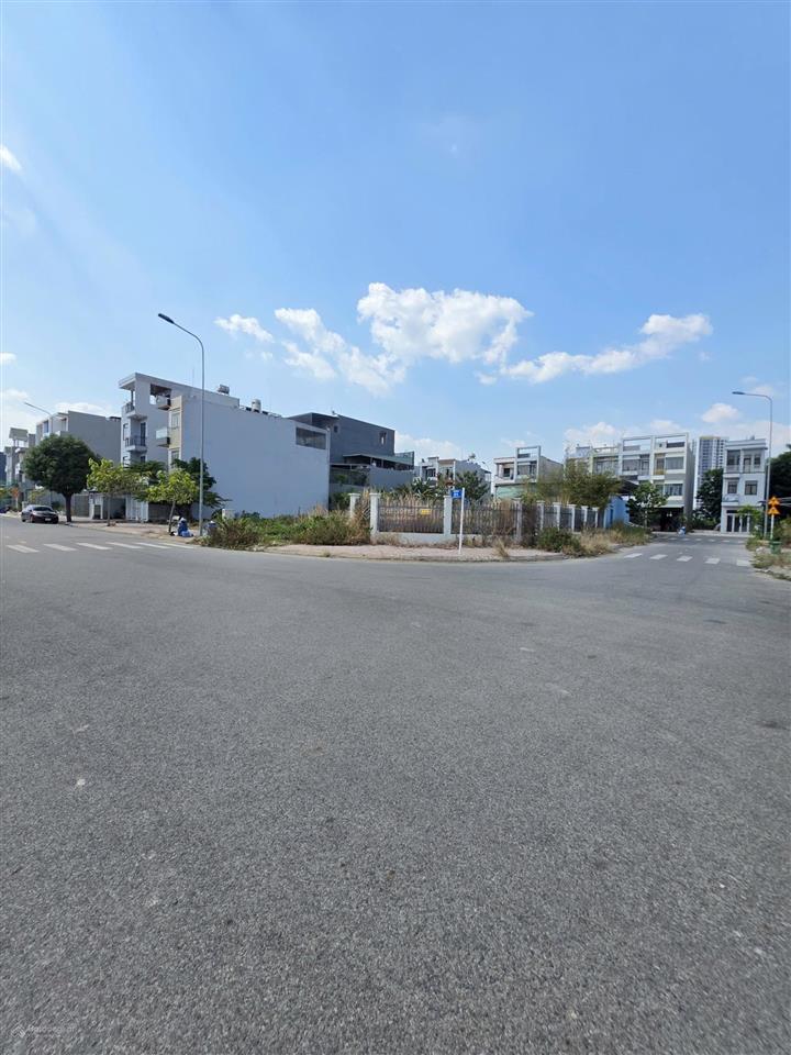 Bán lô góc 6.5x22m, đường n4 kdc phú hồng thịnh 9 p. bình an, thổ cư 100%