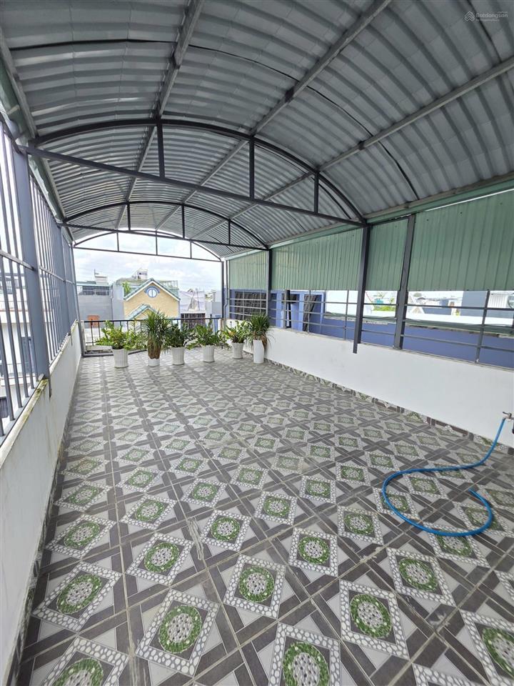 Bán nhà mới 1t 2l 4x18m hoàn công, đường d2 kdc phú hồng khang, thu 14tr/th (trục chính)