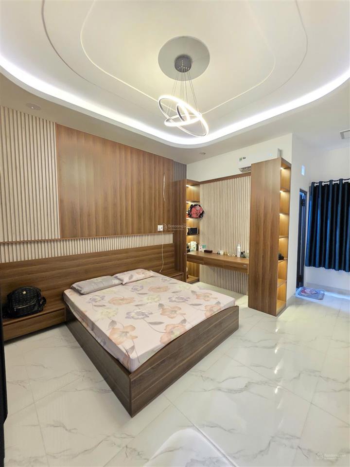 Bán nhà mới 1t 2l 4x18m hoàn công, đường d2 kdc phú hồng khang, thu 14tr/th (trục chính)