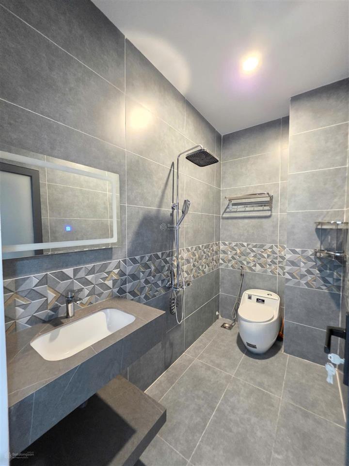 Bán nhà mới 1t 2l 4x18m hoàn công, đường d2 kdc phú hồng khang, thu 14tr/th (trục chính)