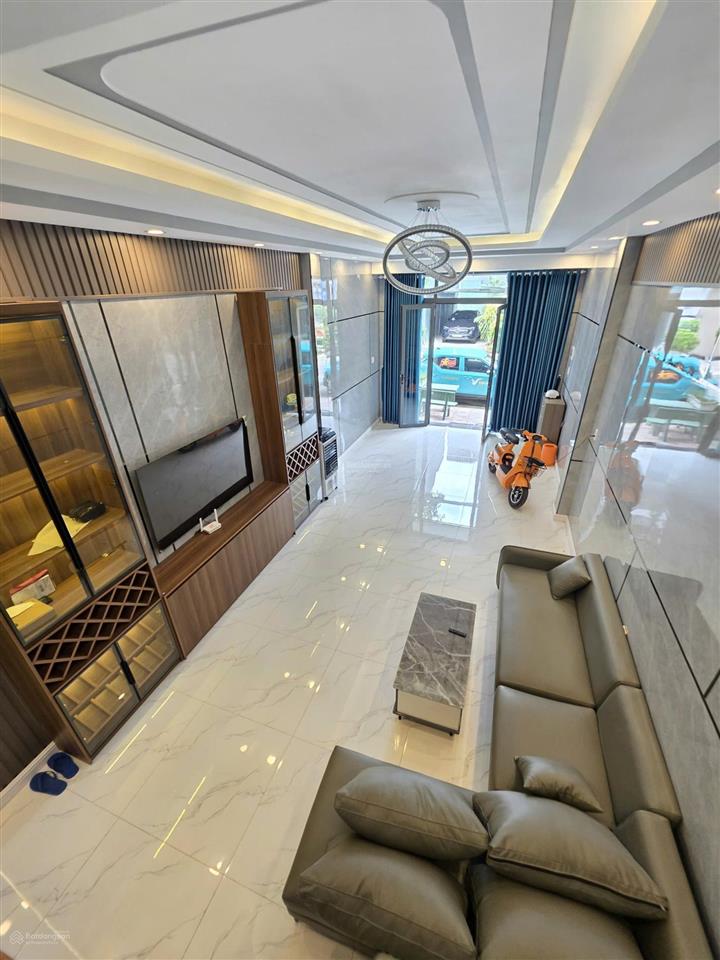 Bán nhà mới 1t 2l 4x18m hoàn công, đường d2 kdc phú hồng khang, thu 14tr/th (trục chính)