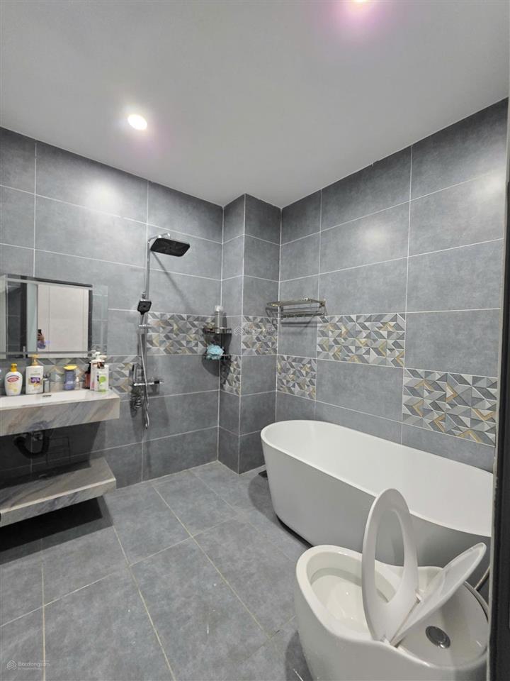 Bán nhà mới 1t 2l 4x18m hoàn công, đường d2 kdc phú hồng khang, thu 14tr/th (trục chính)