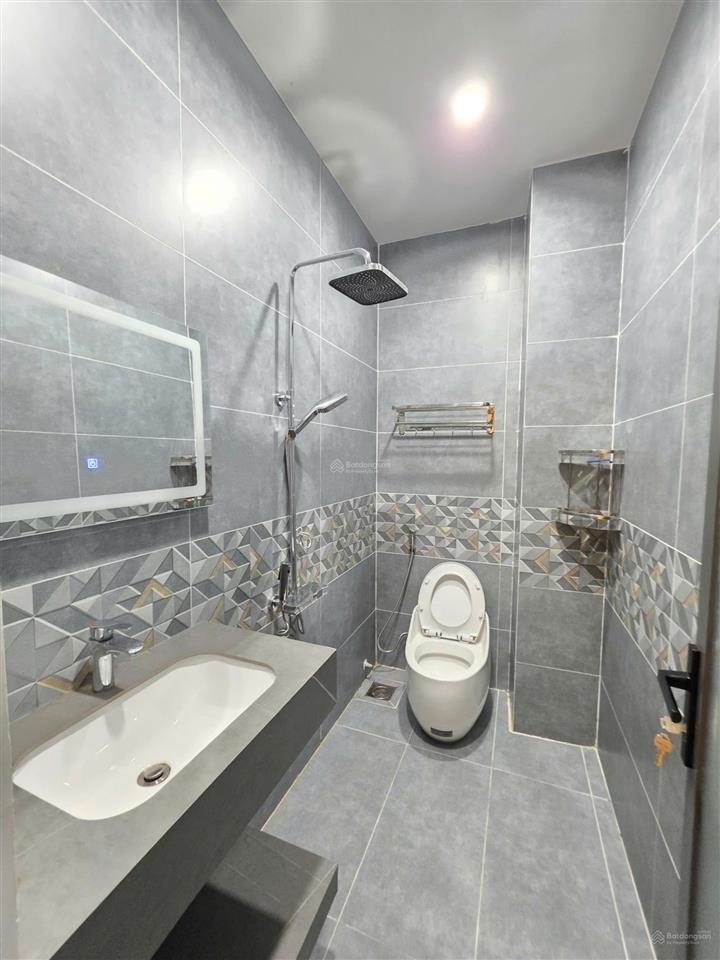 Bán nhà mới 1t 2l 4x18m hoàn công, đường d2 kdc phú hồng khang, thu 14tr/th (trục chính)